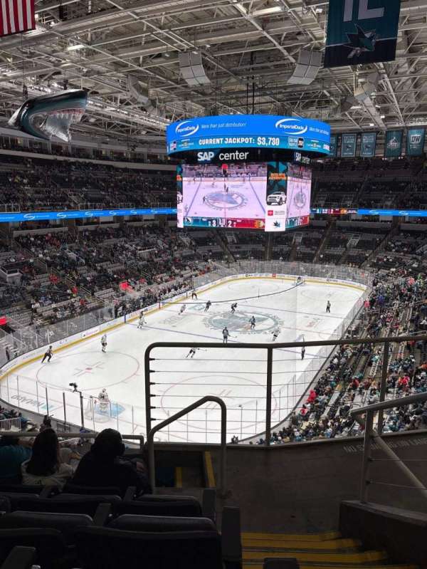 SAP Center, bloc: 220, rangée: 5, place: 8