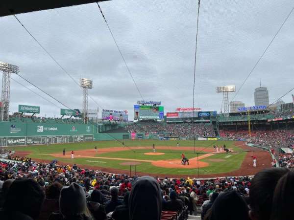Fenway Park, bloc: Grandstand 22, rangée: 2, place: 13
