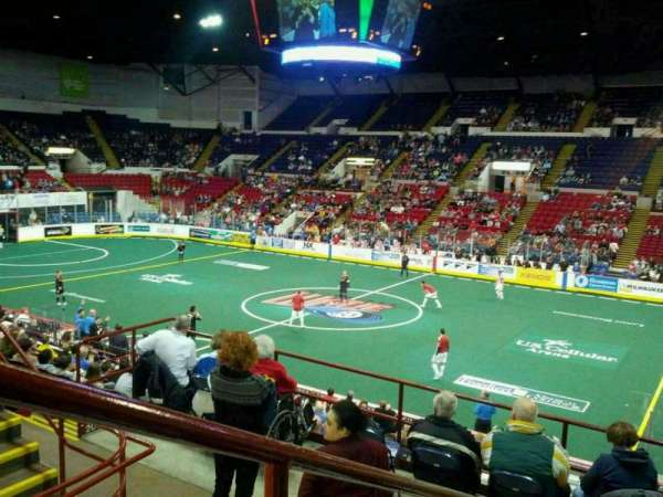 UW-Milwaukee Panther Arena, bloc: 306, rangée: 4, place: 1