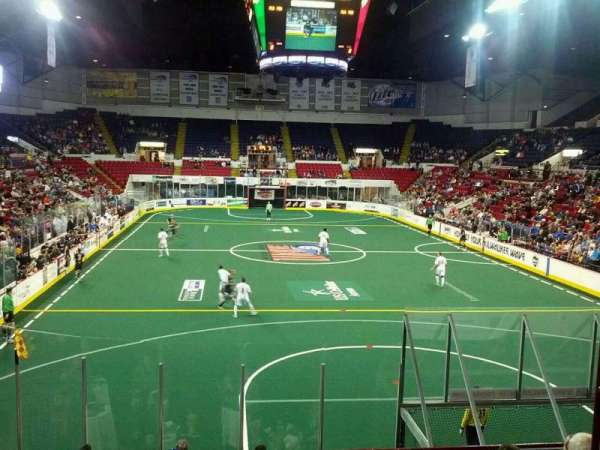 UW-Milwaukee Panther Arena, bloc: 317, rangée: 1, place: 2