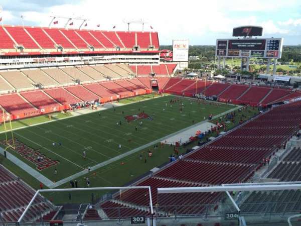 Raymond James Stadium, bloc: 303, rangée: E, place: 24