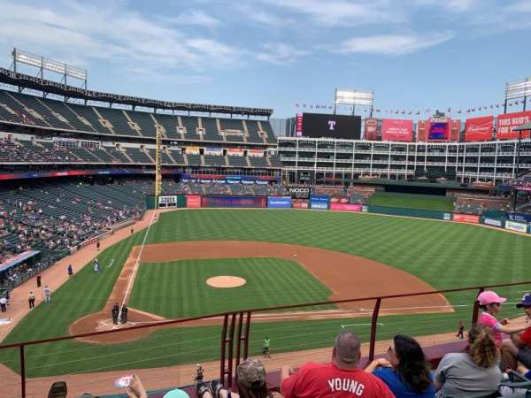 Globe Life Park in Arlington, bloc: 231, rangée: 4, place: 5
