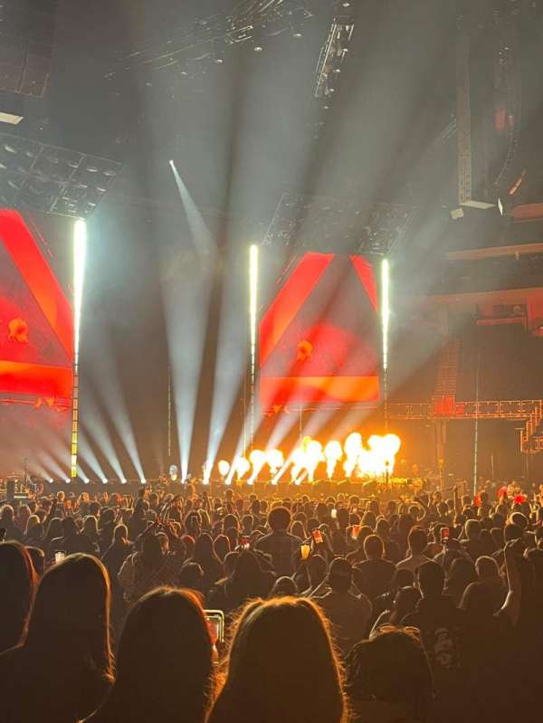 Little Caesars Arena, bloc: 122, rangée: 2