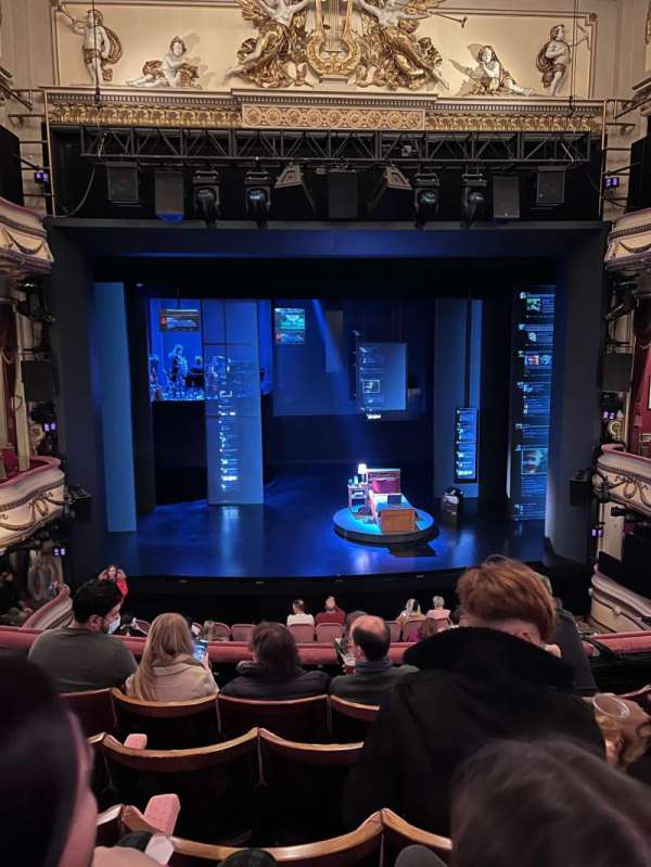 Noël Coward Theatre, bloc: Royal Circle, rangée: E, place: 17