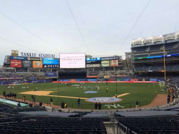 Yankee Stadium, bloc: 121a, rangée: 26, place: 1