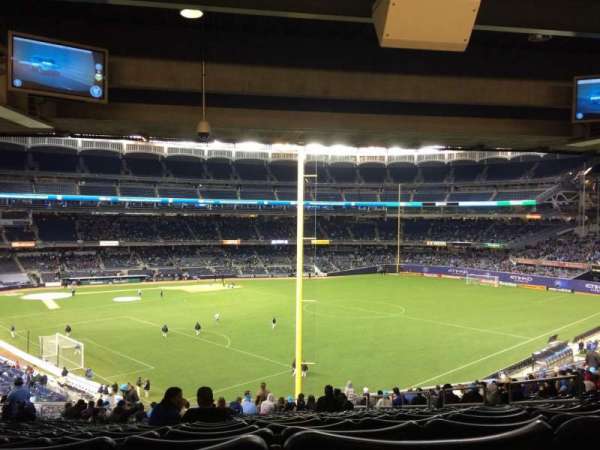 Yankee Stadium, bloc: 208, rangée: 23, place: 9