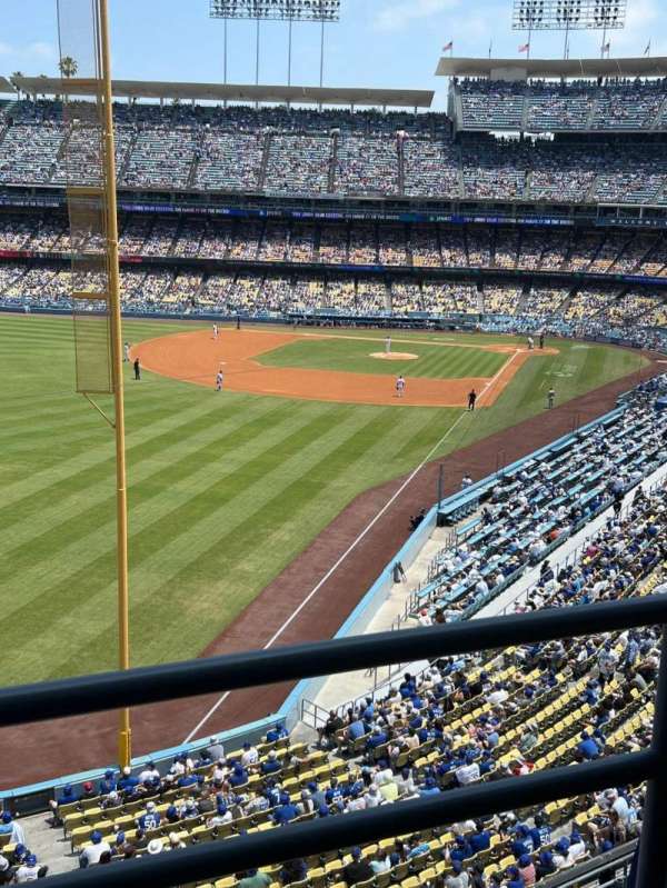 Dodger Stadium, bloc: 255 Club, rangée: B, place: 3