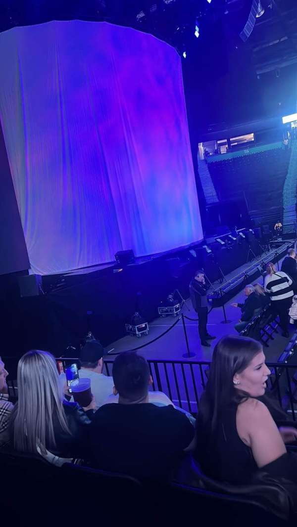 AO Arena, bloc: 102, rangée: E, place: 14