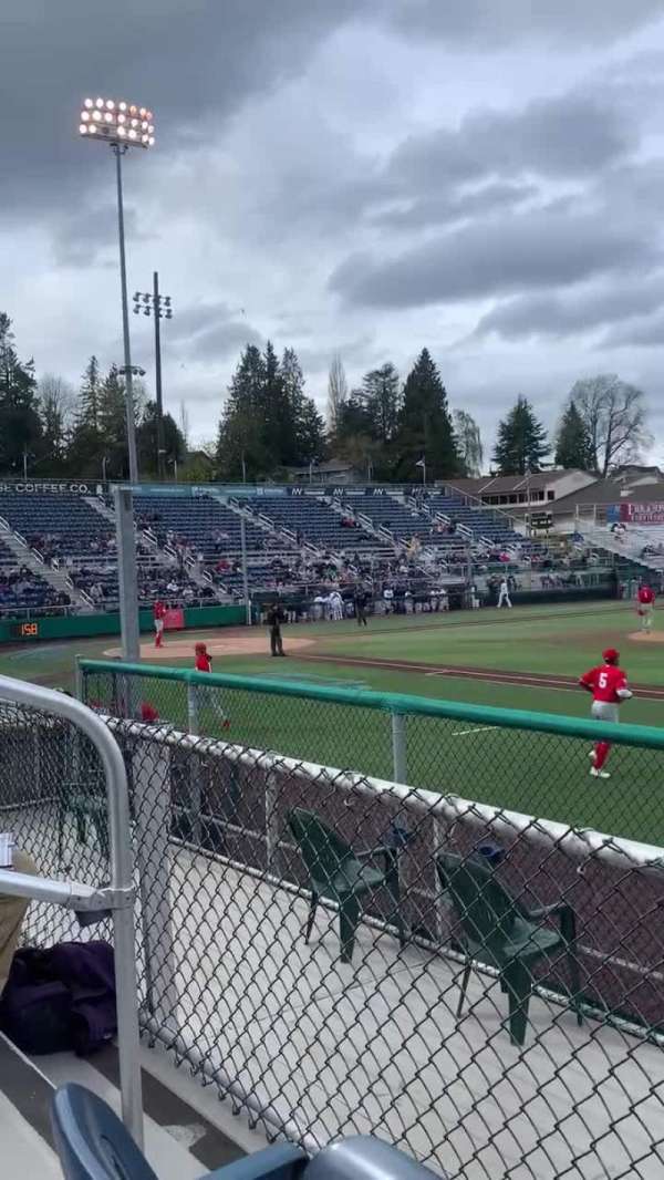 Everett Memorial Stadium, bloc: A, rangée: 5, place: 6