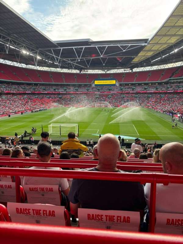 Wembley Stadium, bloc: 110, rangée: 40, place: 242