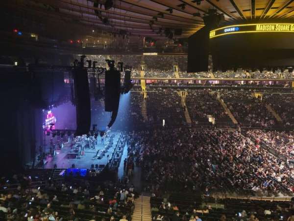 Madison Square Garden, bloc: 223, rangée: 1, place: 14
