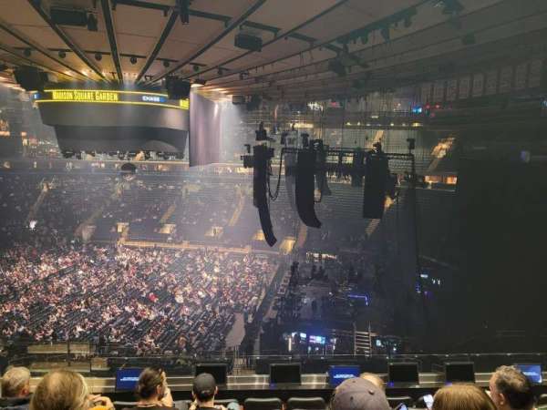 Madison Square Garden, bloc: 213, rangée: 7, place: 5