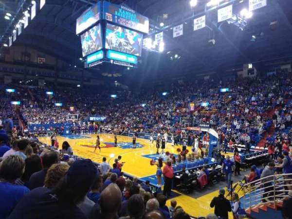 Allen Fieldhouse, bloc: D1, rangée: 9, place: 2