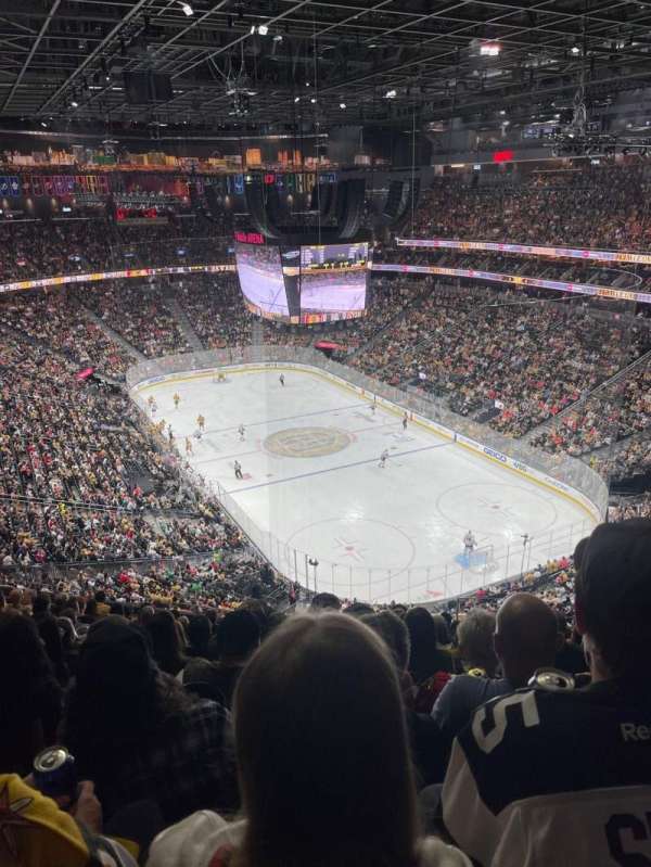 T-Mobile Arena, bloc: 211, rangée: M, place: 15