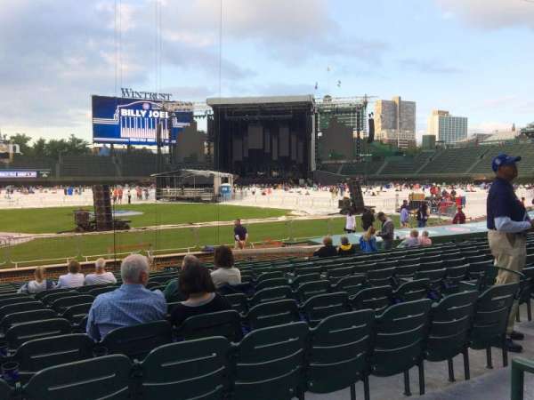 Wrigley Field, bloc: 121, rangée: 2, place: 9