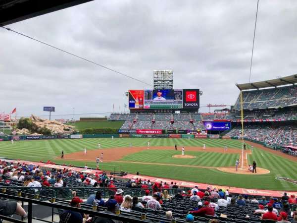Angel Stadium, bloc: 213, rangée: C, place: 11