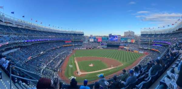 Yankee Stadium, bloc: 318, rangée: 5, place: 14