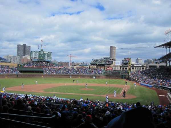 Wrigley Field, bloc: 214, rangée: 5, place: 9