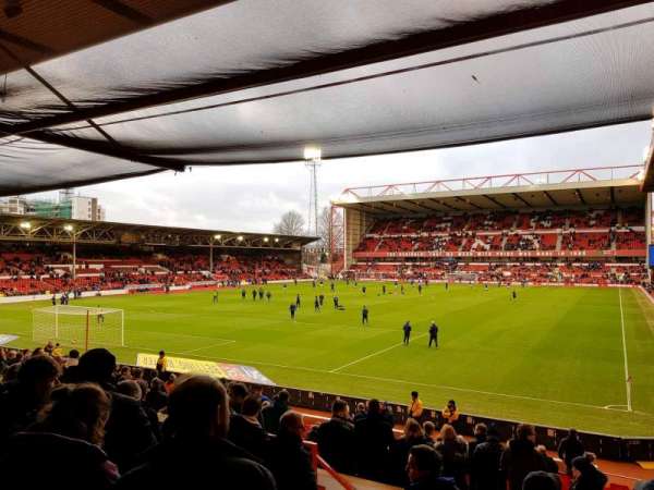 City Ground, bloc: W2, rangée: V, place: 76
