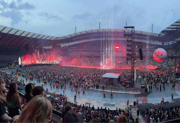 Etihad Stadium, Manchester, bloc: 125, rangée: D, place: 677