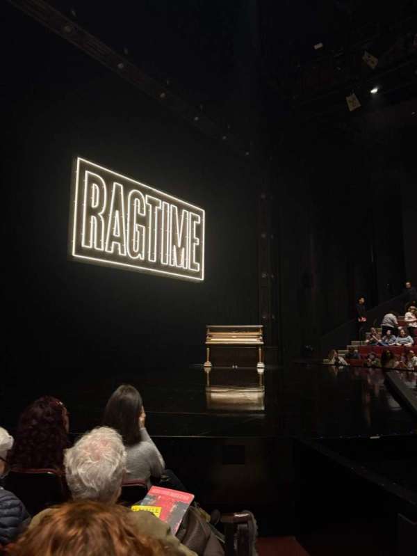 Vivian Beaumont Theater, bloc: Orchestra L, rangée: E, place: 101