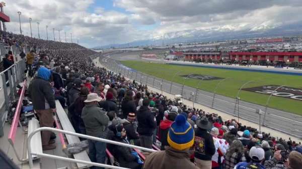 Auto Club Speedway, bloc: 4, rangée: 23, place: 2
