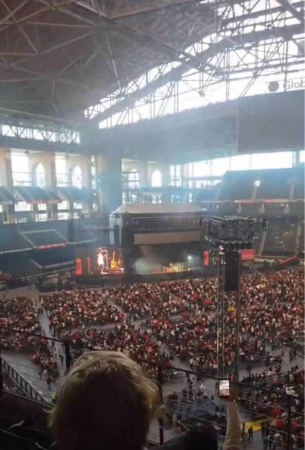 Globe Life Field, bloc: 211, rangée: 4, place: 11