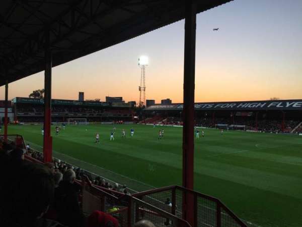 Griffin Park, bloc: B301, rangée: E, place: 0016