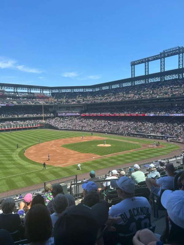 Coors Field, bloc: 243, rangée: 7, place: 4