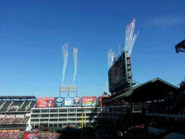 Globe Life Park in Arlington, bloc: 341, rangée: 1, place: 4