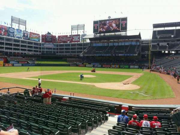 Globe Life Park in Arlington, bloc: 23, rangée: 13, place: 3
