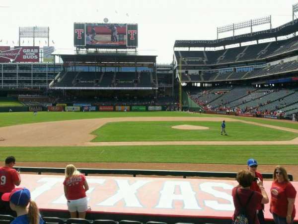 Globe Life Park in Arlington, bloc: 19, rangée: 10, place: 16