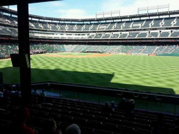 Globe Life Park in Arlington, bloc: 49, rangée: 17, place: 11