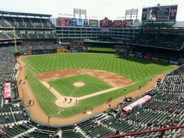 Globe Life Park in Arlington, bloc: 328, rangée: 3, place: 6