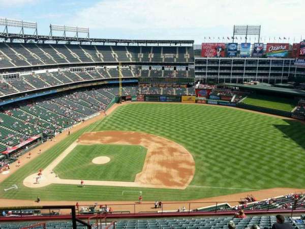 Globe Life Park in Arlington, bloc: 334, rangée: 16, place: 3