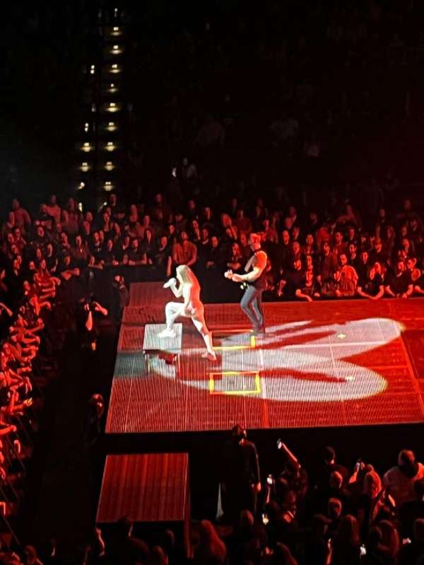 Mohegan Sun Arena, bloc: 106, rangée: D, place: 13