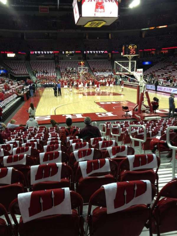 Kohl Center, bloc: 102, rangée: A, place: 4