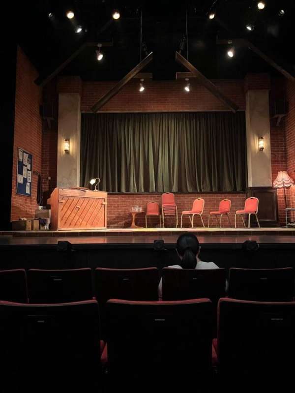 Kiln Theatre, bloc: Stalls, rangée: D, place: 8