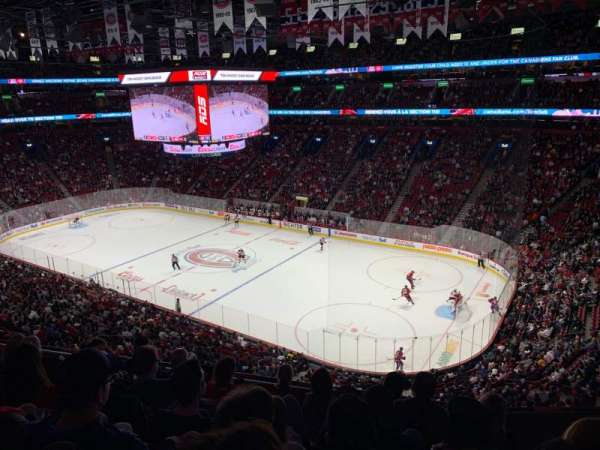 Centre Bell, bloc: 210, rangée: F, place: 9