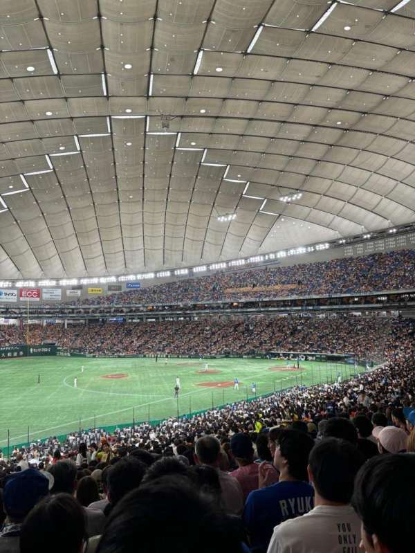 Tokyo Dome, bloc: B42, rangée: 44, place: 386