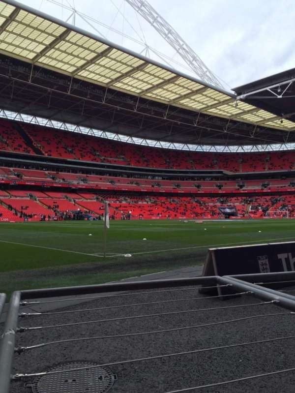 Wembley Stadium, bloc: 128, rangée: 1, place: 146