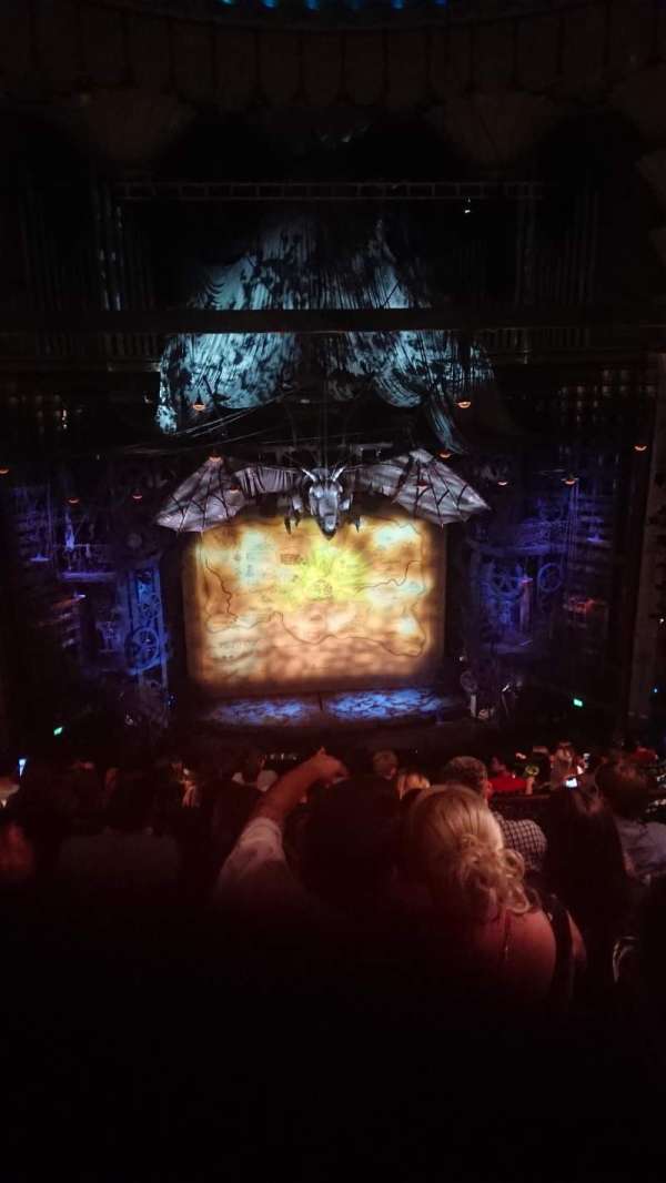 Apollo Victoria Theatre, bloc: Dress Circle, rangée: L, place: 30