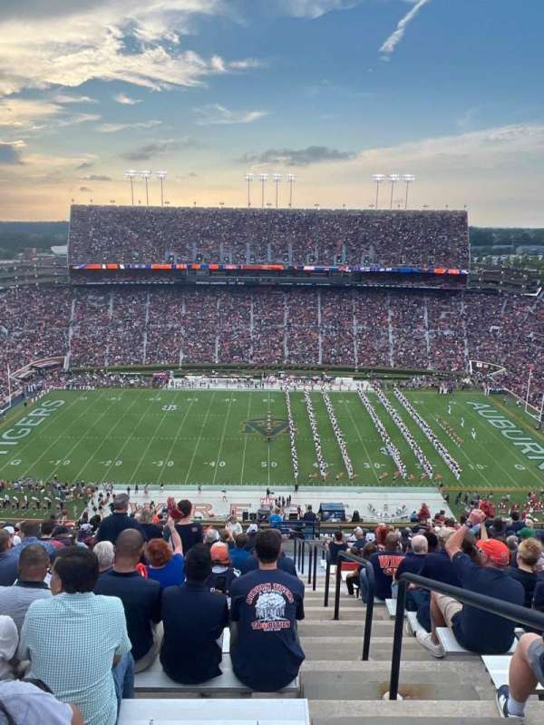 Jordan-Hare Stadium, bloc: 106, rangée: 25, place: 1
