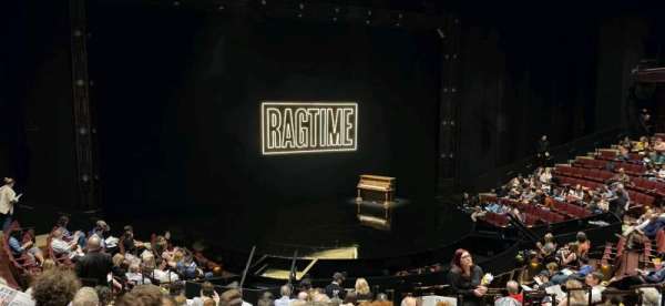 Vivian Beaumont Theater, bloc: Orchestra C, rangée: P, place: 205