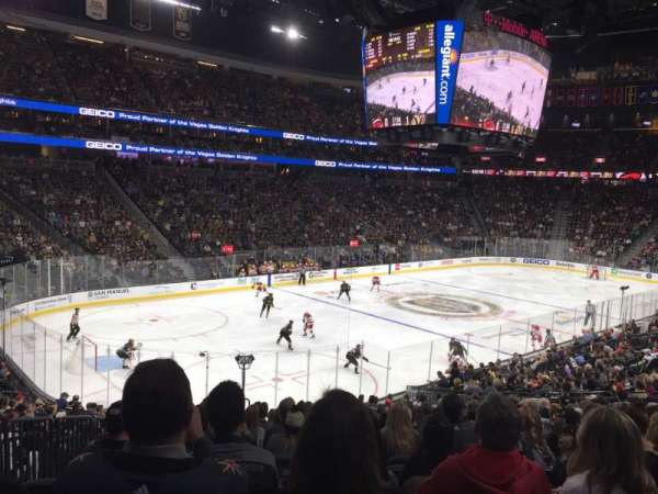 T-Mobile Arena, bloc: 13, rangée: V, place: 4