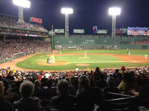 Fenway Park, bloc: Grandstand 17, rangée: 2, place: 13
