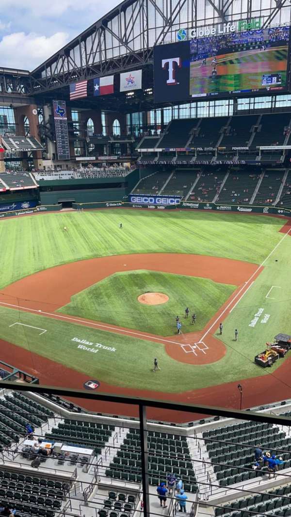 Globe Life Field, bloc: 215, rangée: 2, place: 10