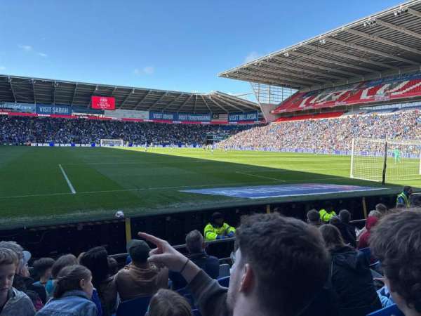 Cardiff City Stadium, bloc: Family stand, rangée: F, place: 96
