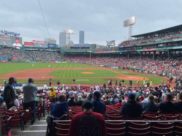 Fenway Park, bloc: Grandstand 25, rangée: 4, place: 23