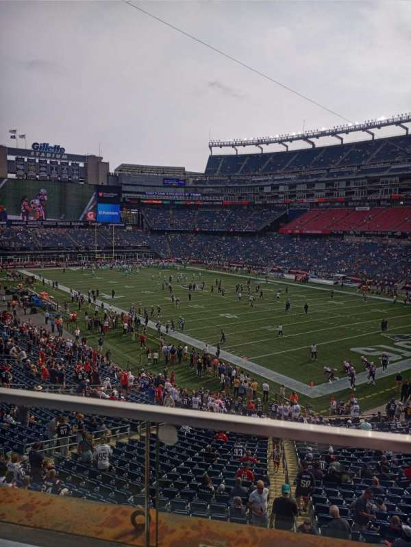 Gillette Stadium, bloc: 203, rangée: 1, place: 1-4